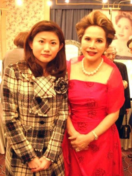 デヴィ夫人と編集長